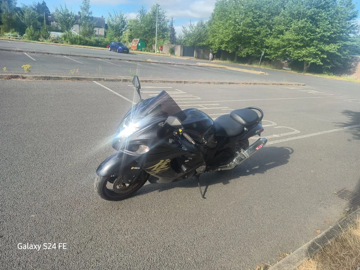 Suzuki  GSX1300R HAYABUSA - Image 1