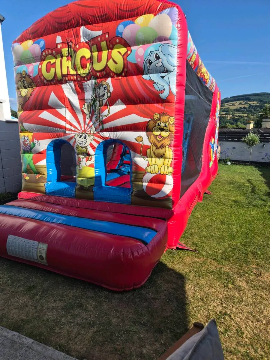 26ft bouncy castle - Image 1