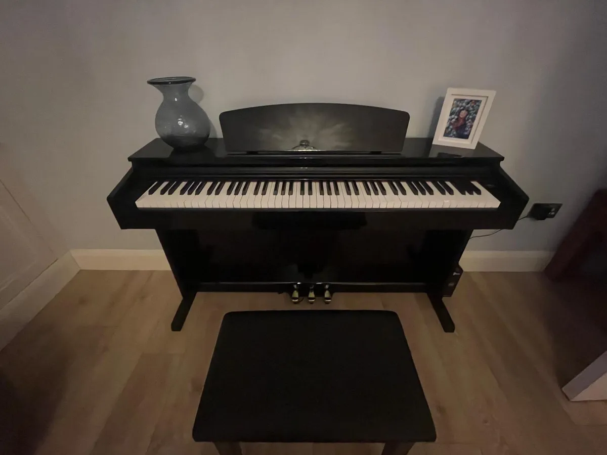 Digital Piano with stool & headphones - Image 4