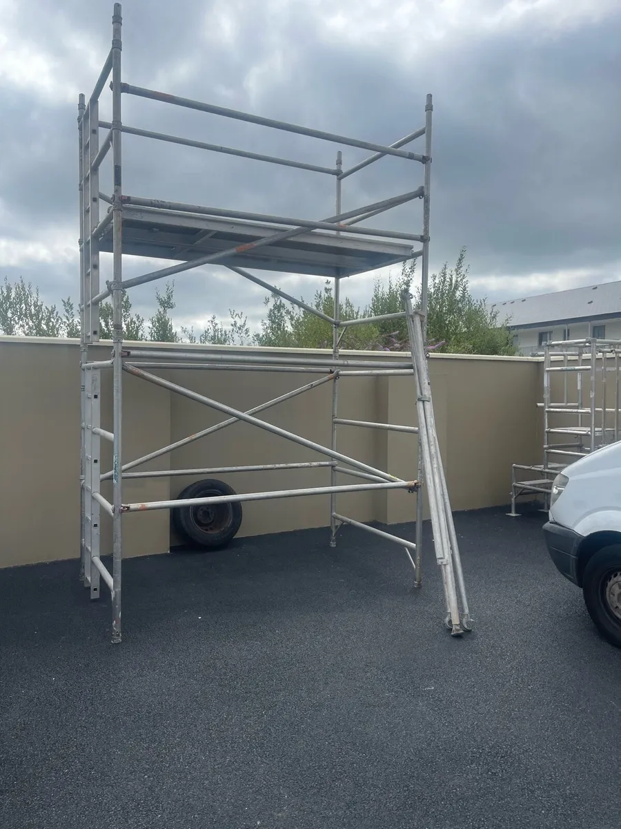 Aluminium scaffolding tower - Image 1