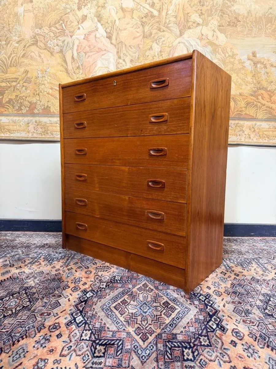 Retro-Cool Danish Teak Chest of Drawers - Image 3