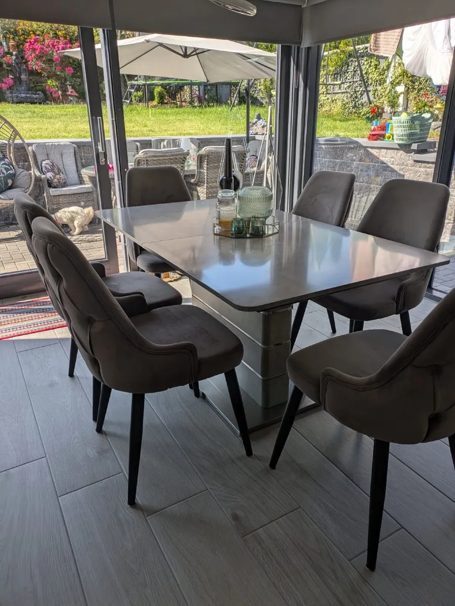Kitchen Table and chairs - Image 1