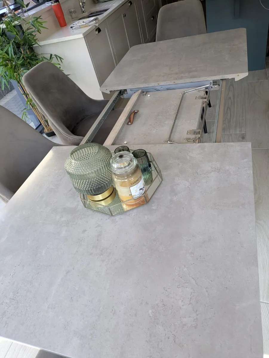 Kitchen Table and chairs - Image 4