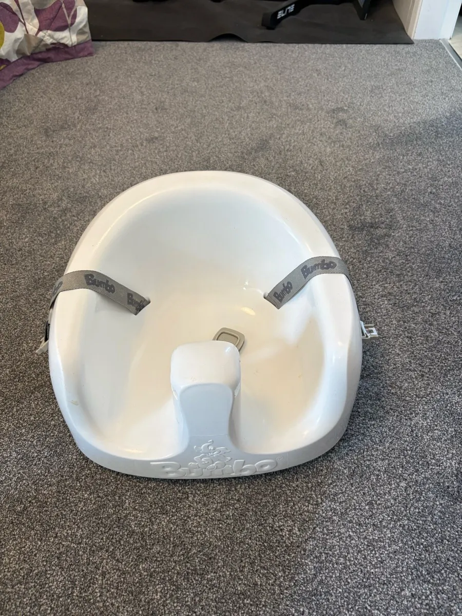 Bumbo Floor Seat – Excellent Condition + bath seat - Image 2