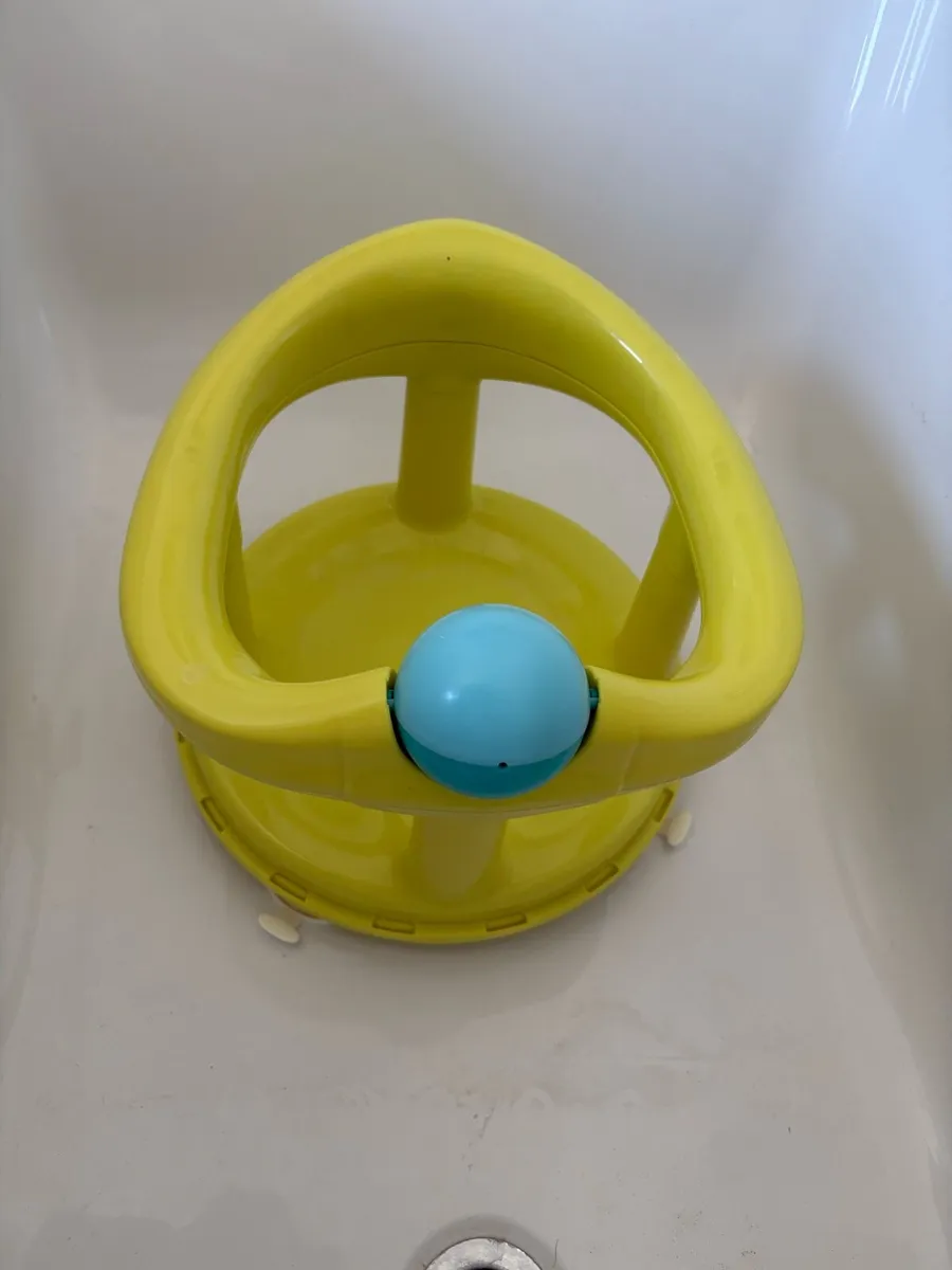 Bumbo Floor Seat – Excellent Condition + bath seat - Image 4