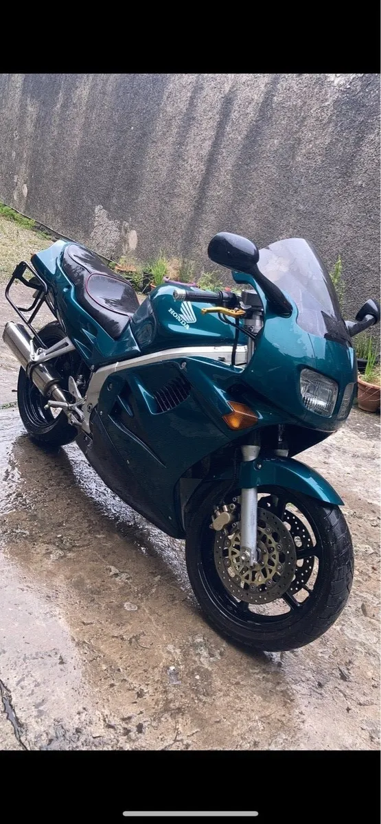 Honda VFR750f - Image 3
