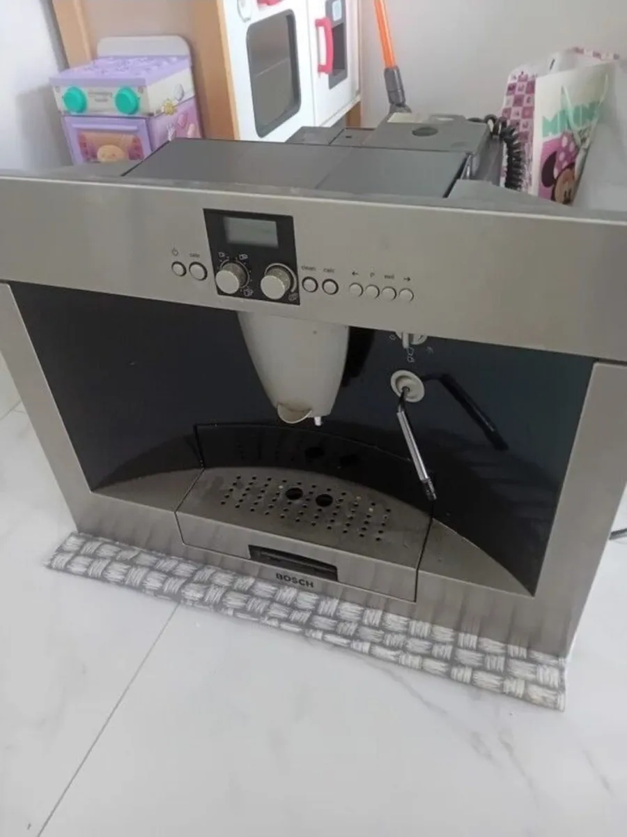 Integrated Bosch coffee machine - Image 2