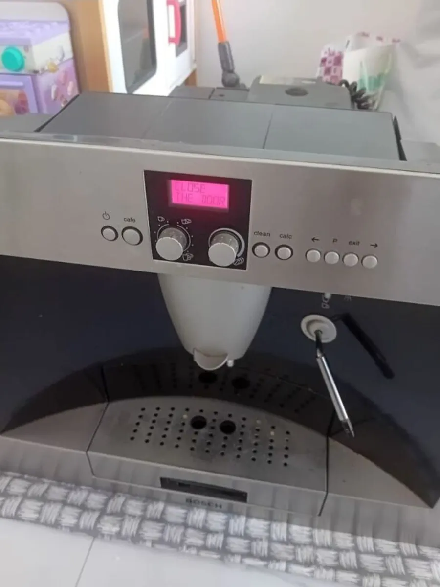 Integrated Bosch coffee machine - Image 3