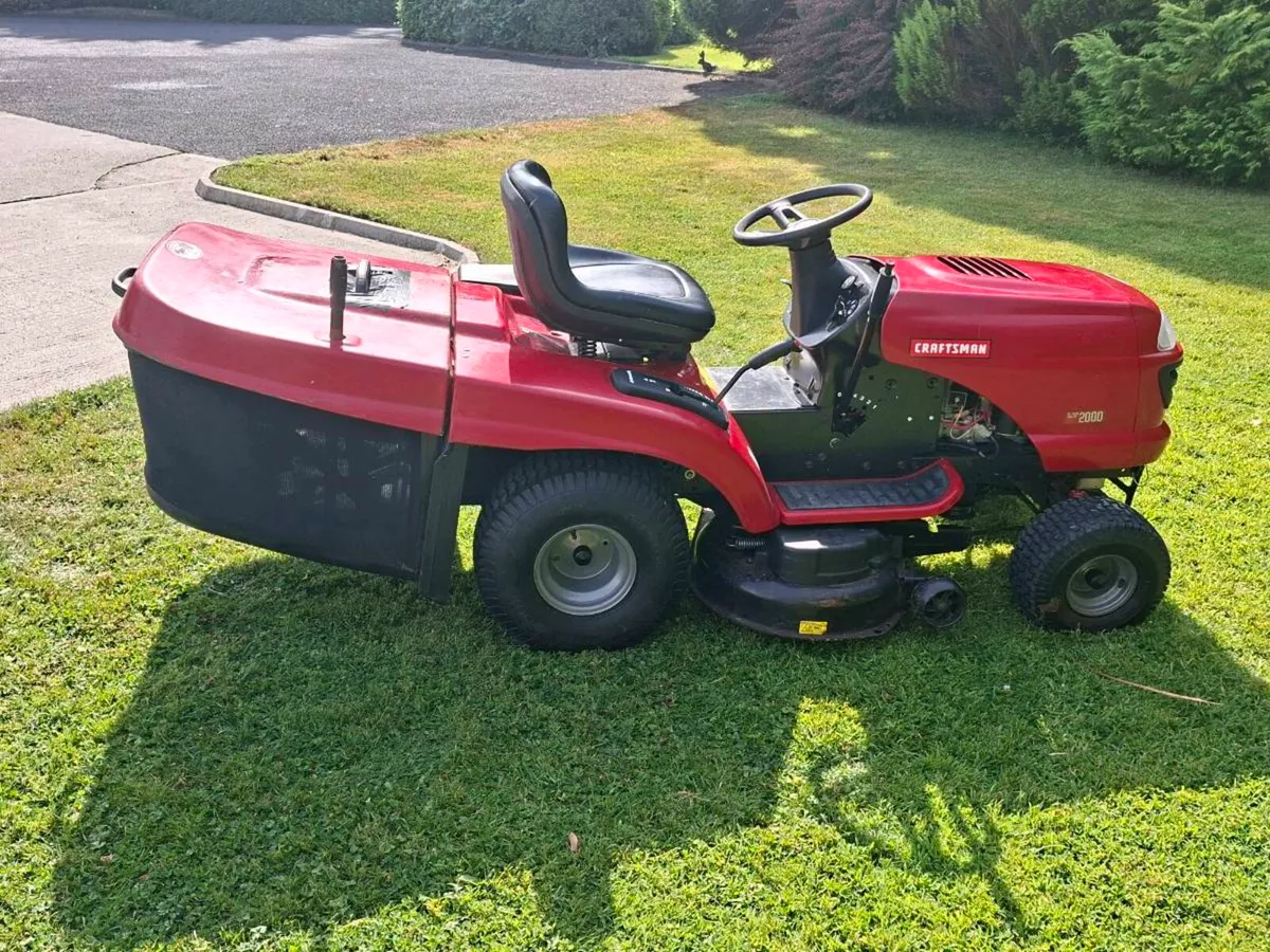 Ride on lawnmower - Image 1