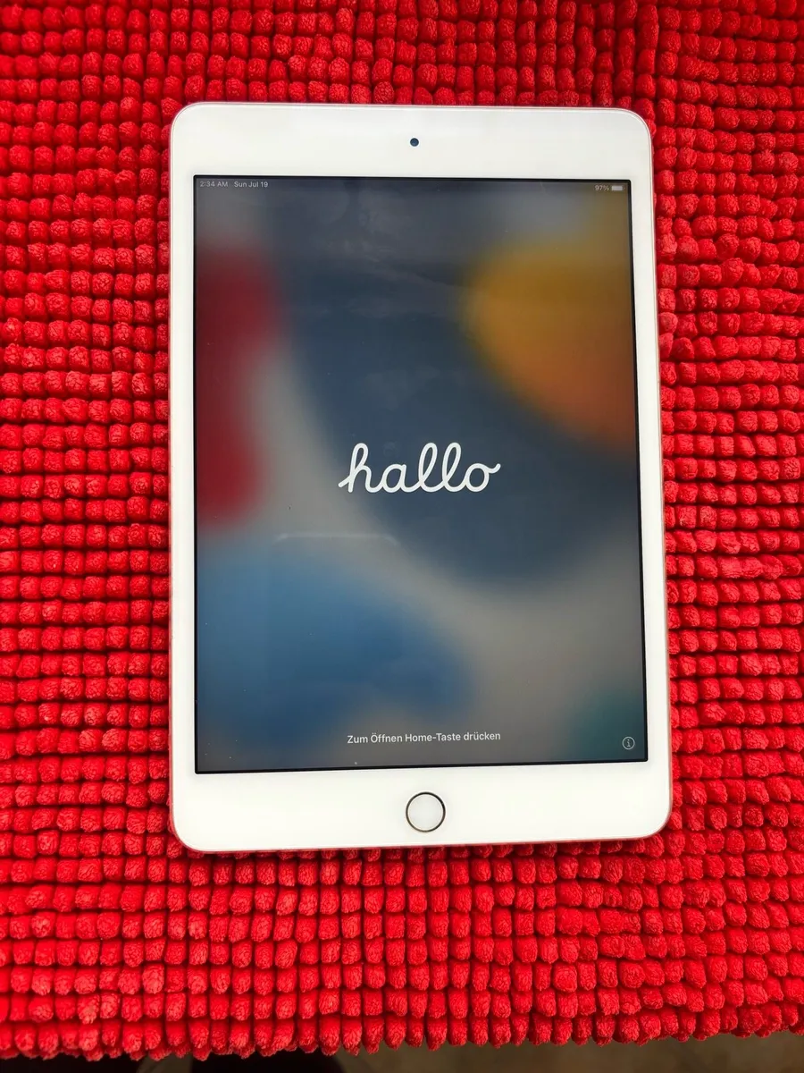 iPad mini 4 - Image 1