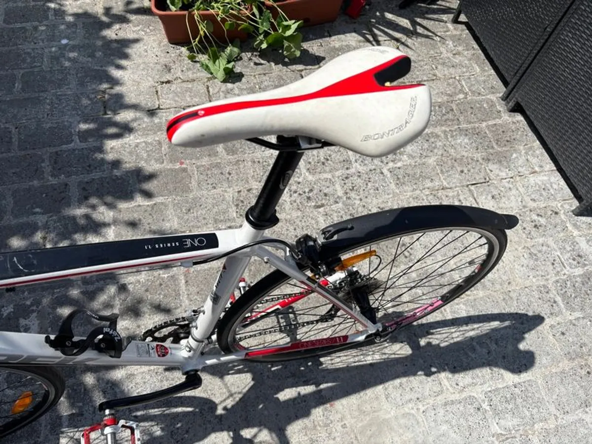 2015 Trek One Series 1.1 Road Bike 54cm Fully Serviced Ready to Ride - Image 3