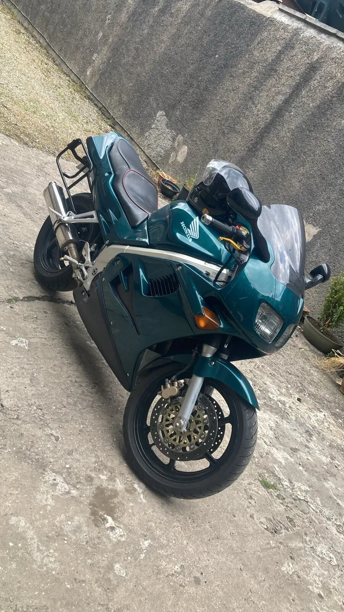 Honda VFR750f - Image 1
