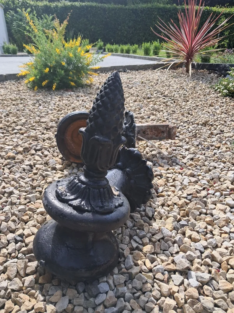 Cast iron lights - Image 1