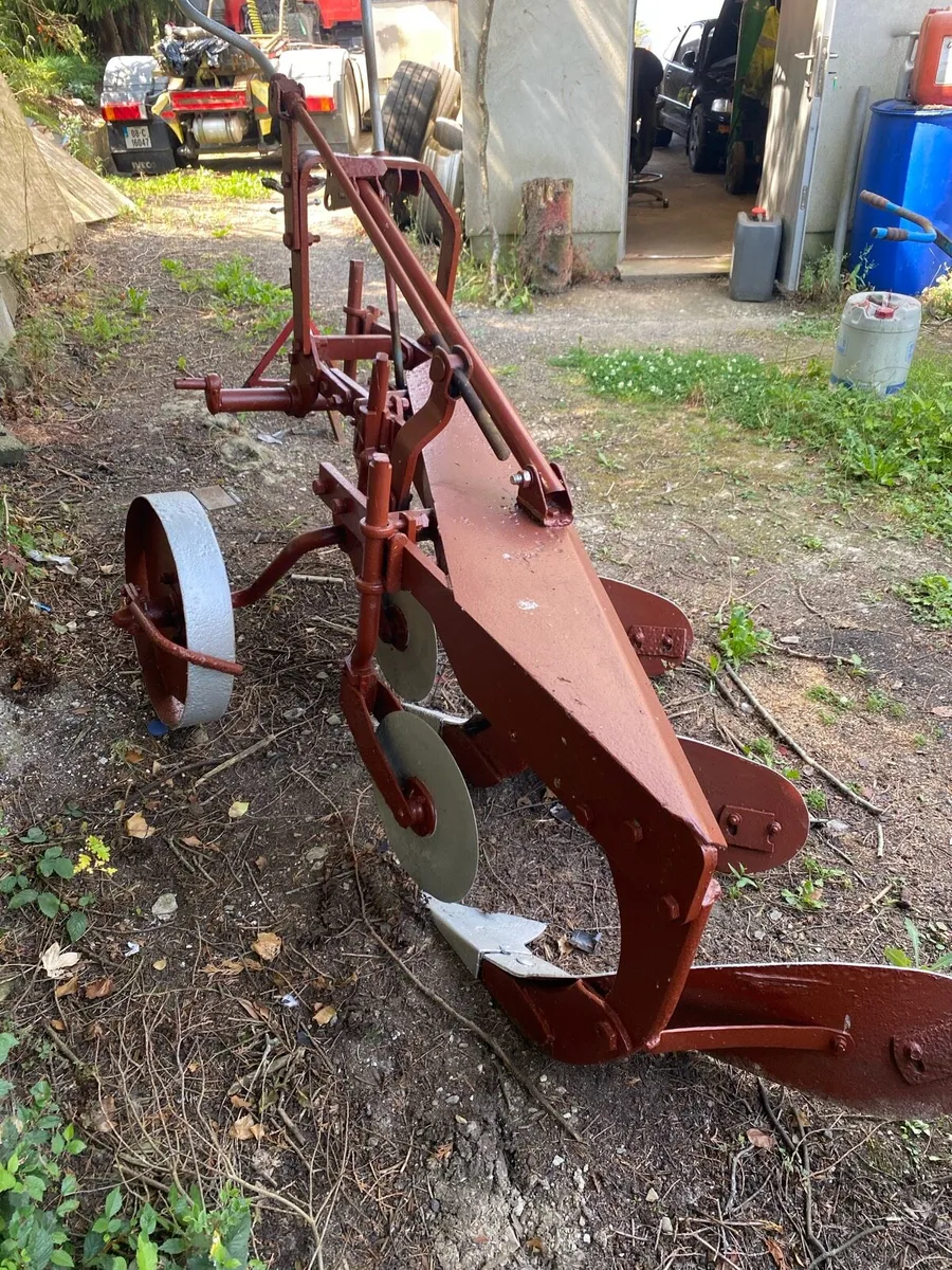 David Brown 3 Furrow plough vintage - Image 2
