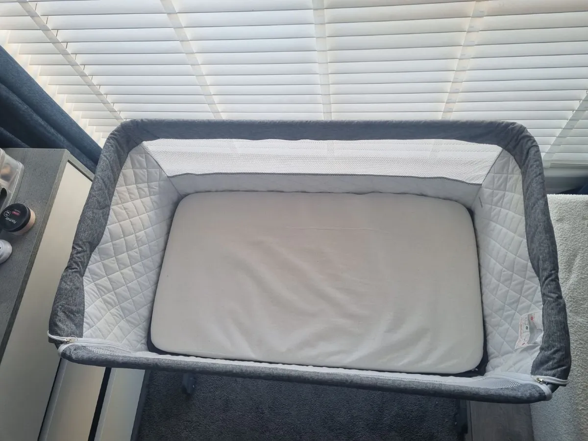 Baby crib,chair,bouncing chair - Image 1