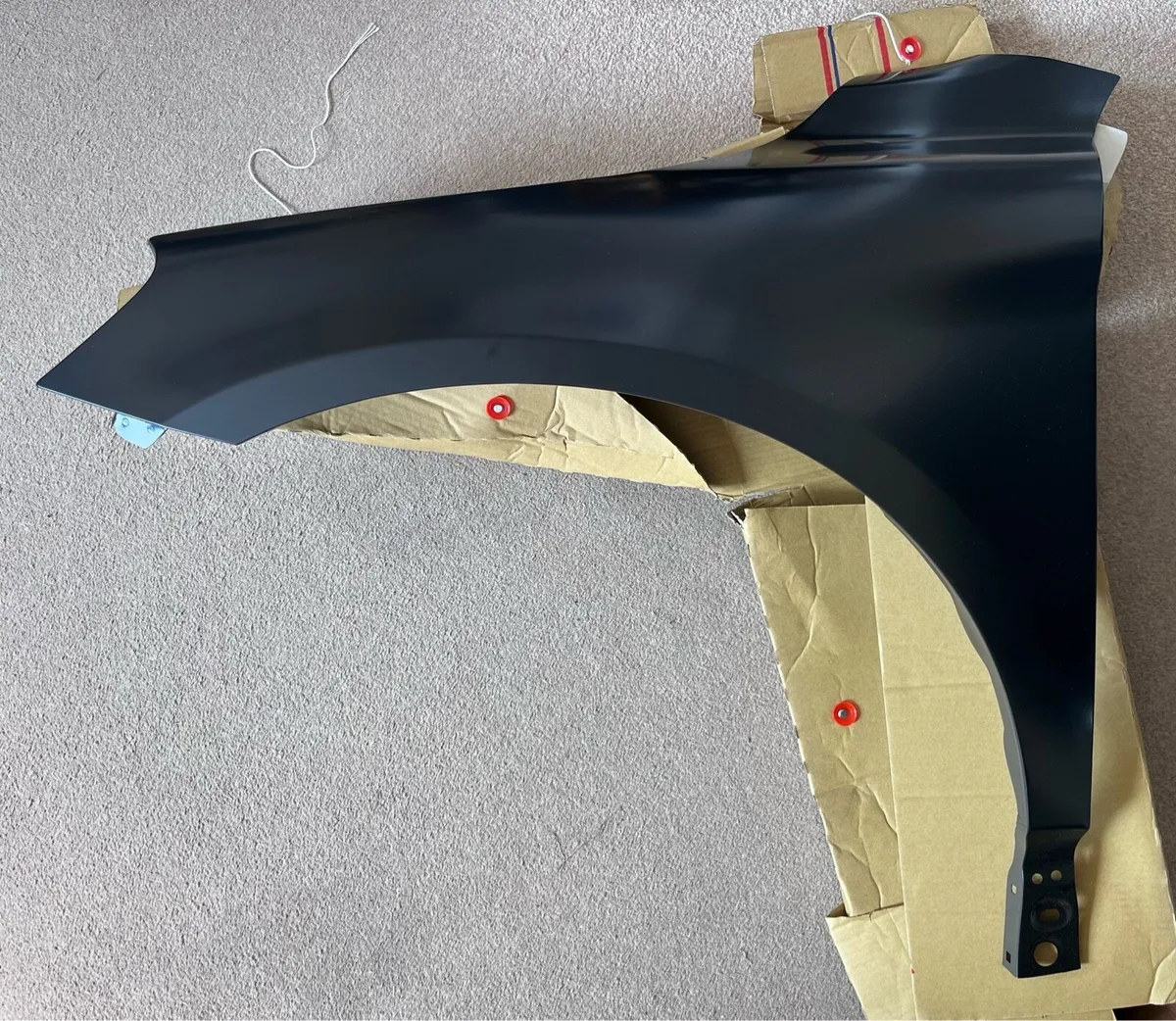 Volvo XC60 2 X New Front Finders - Image 1