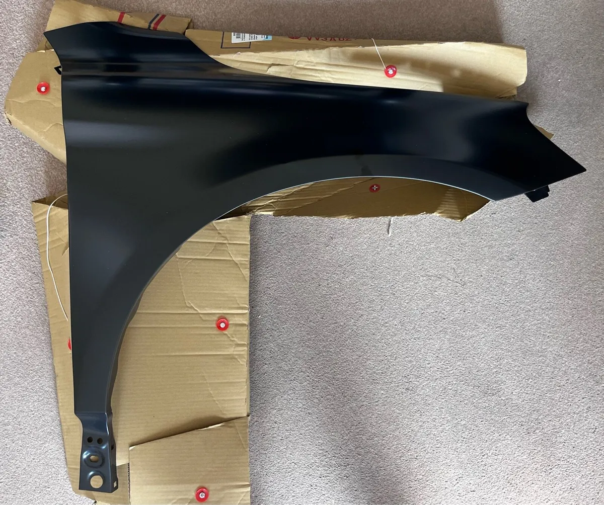 Volvo XC60 2 X New Front Finders - Image 2