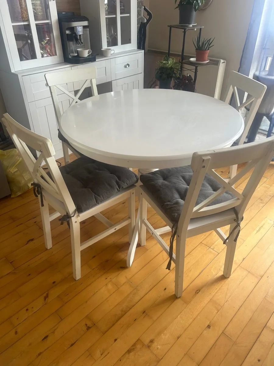 Dining Table and chairs - Image 1