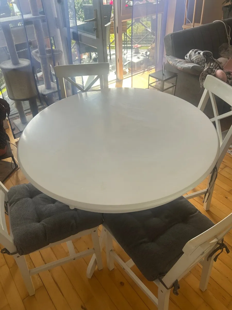 Dining Table and chairs - Image 2