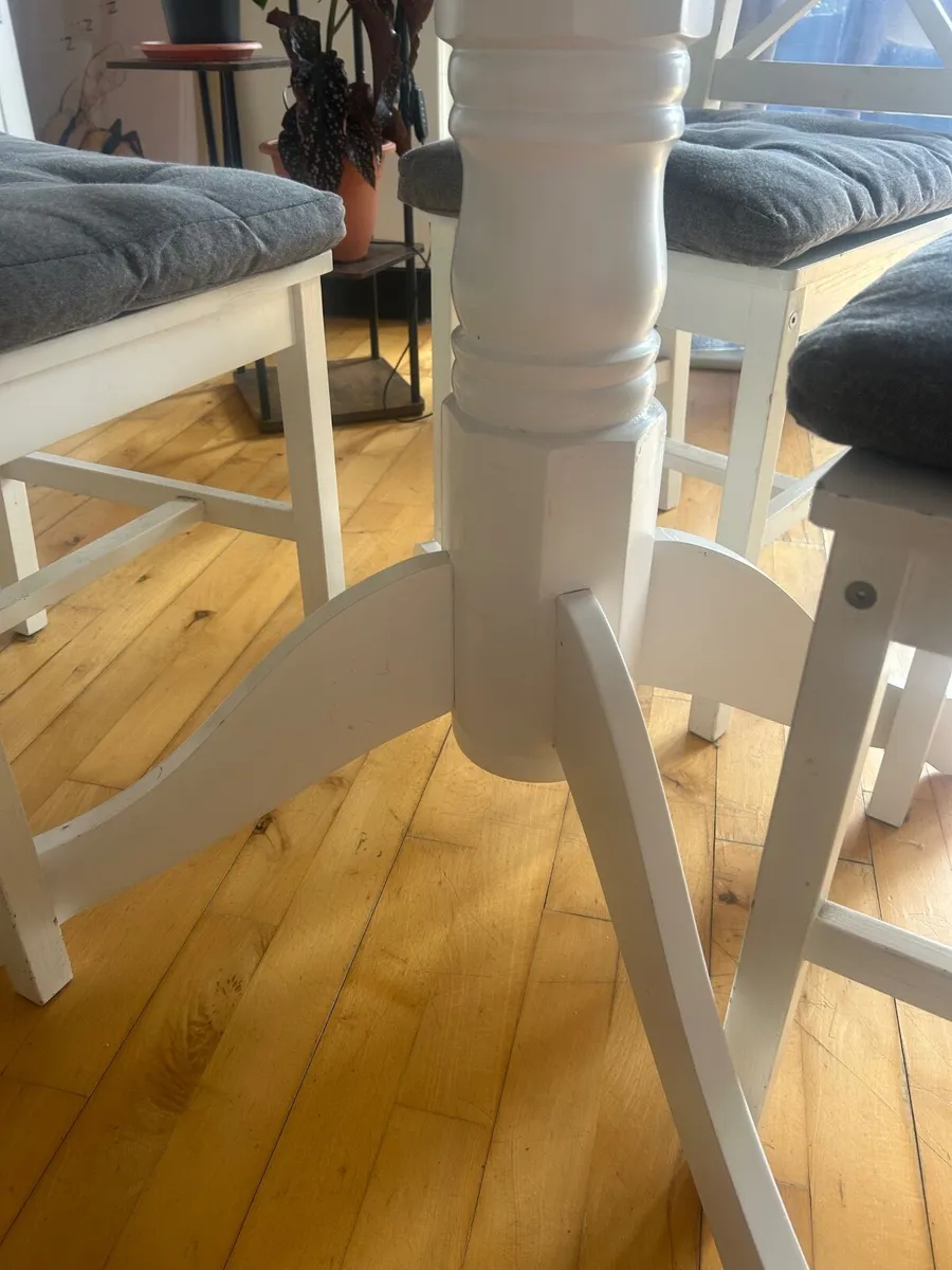 Dining Table and chairs - Image 3