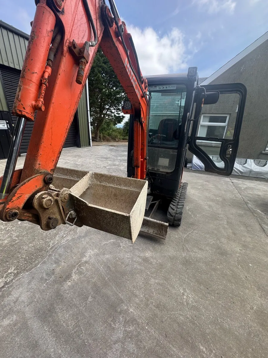 Hitachi 17u - Image 4