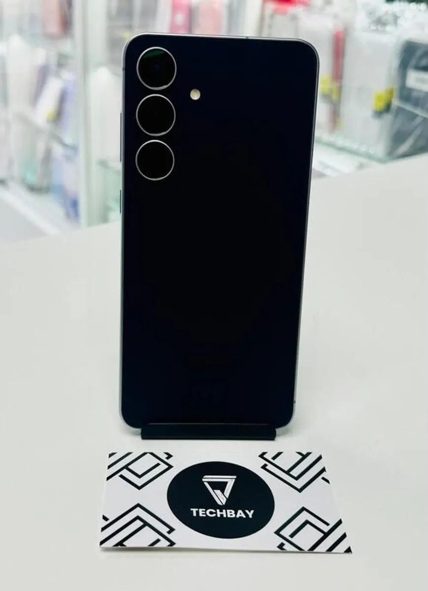 Samsung 25 FE Samsung 25 FE Samsung 25 FE