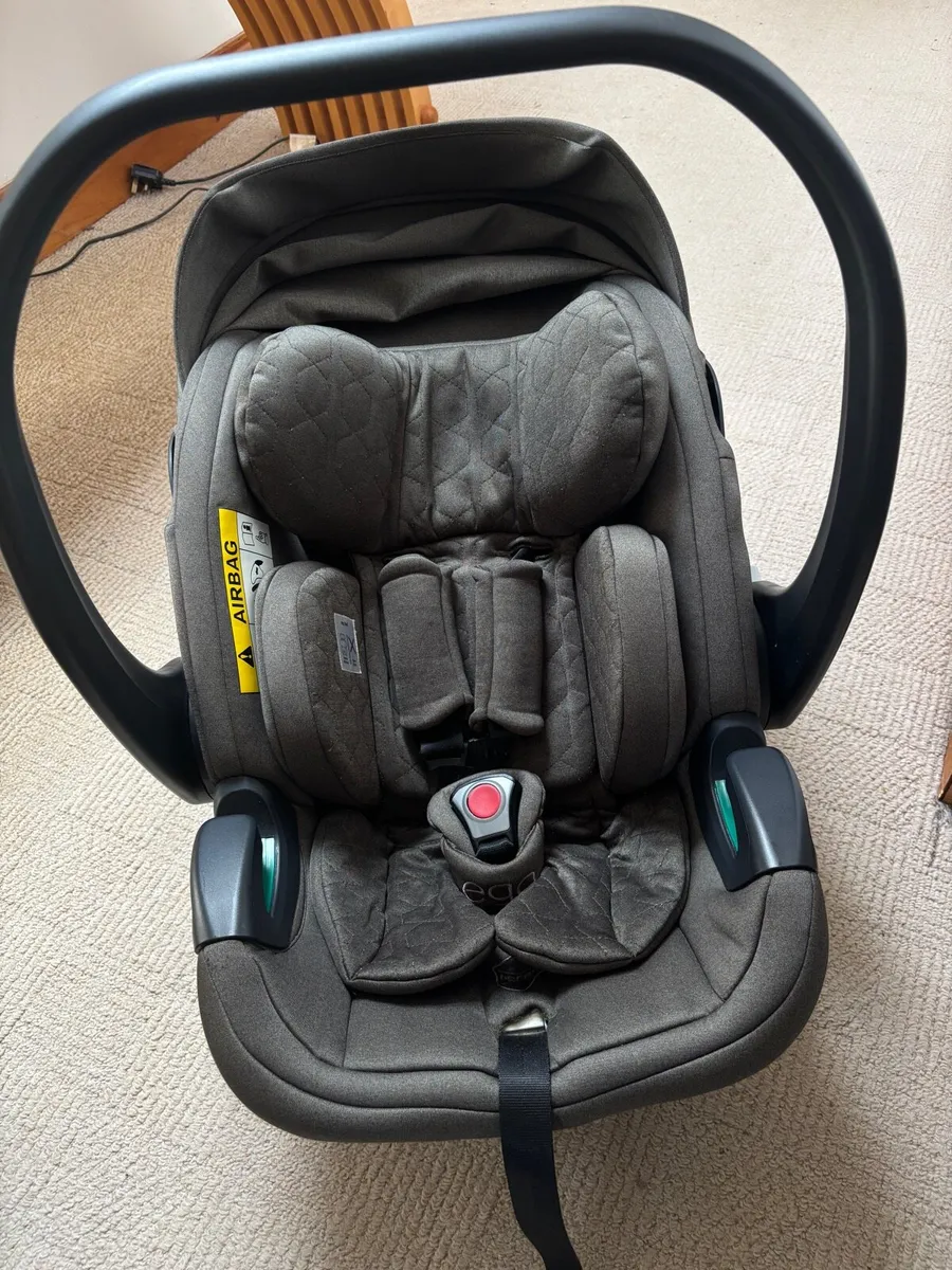 Egg 2 Egg Shell infant car seat and 2 isofix bases - Image 2