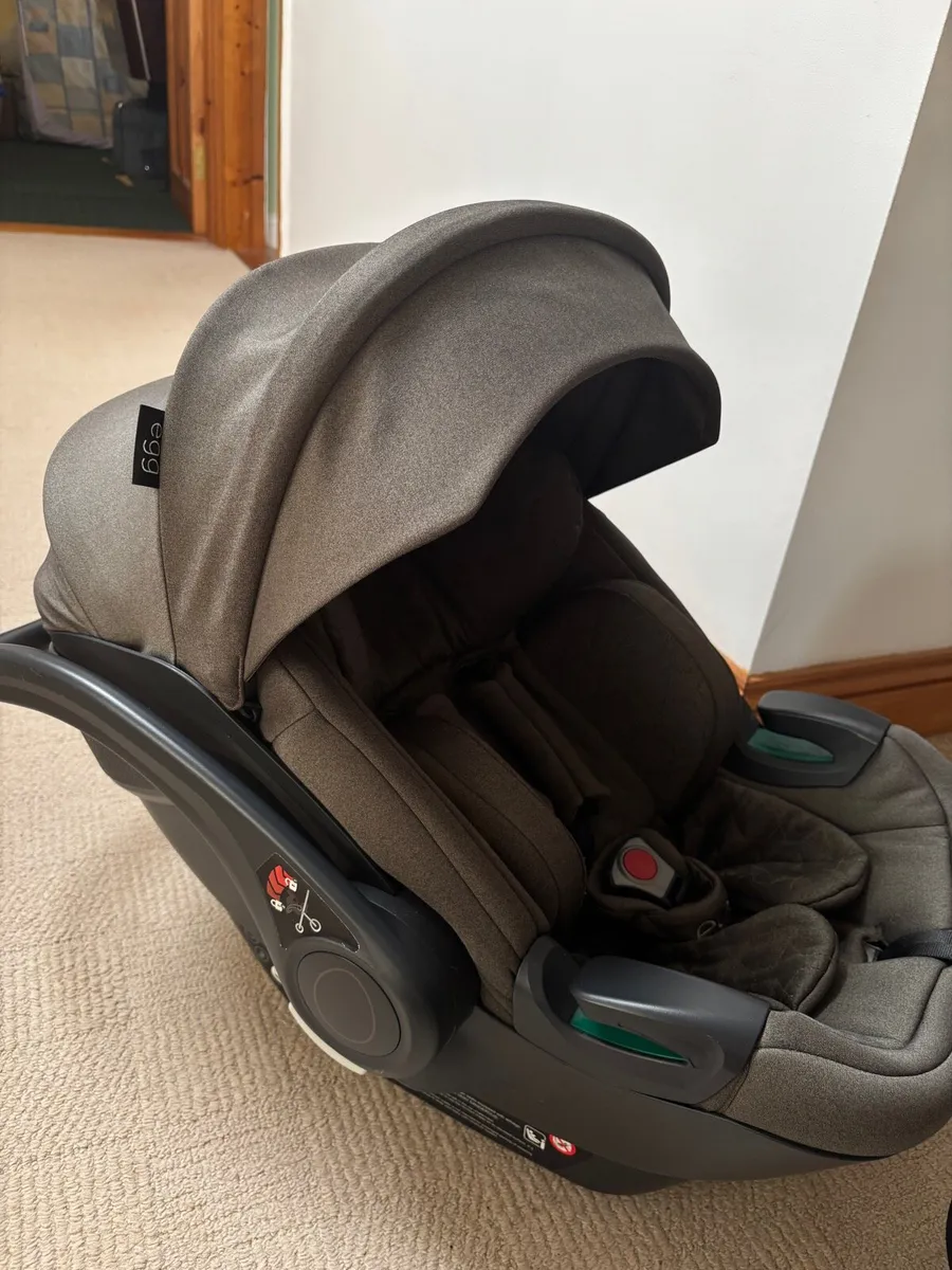 Egg 2 Egg Shell infant car seat and 2 isofix bases - Image 3