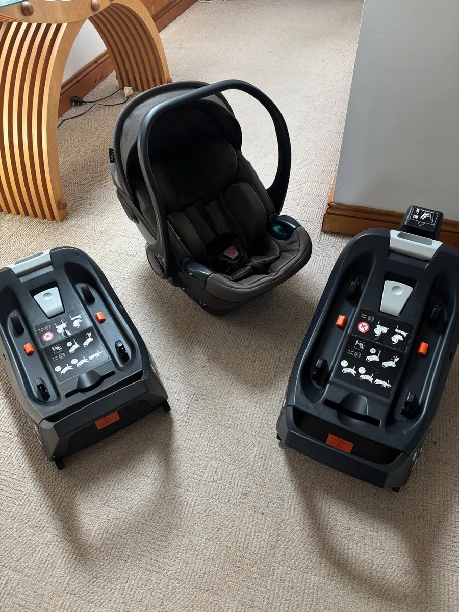 Egg 2 Egg Shell infant car seat and 2 isofix bases - Image 4