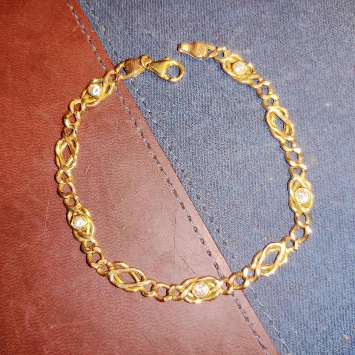 CHUNKY CZ,S, 9CT THICK Gold 5.12g Vintage Bracelet - Image 1
