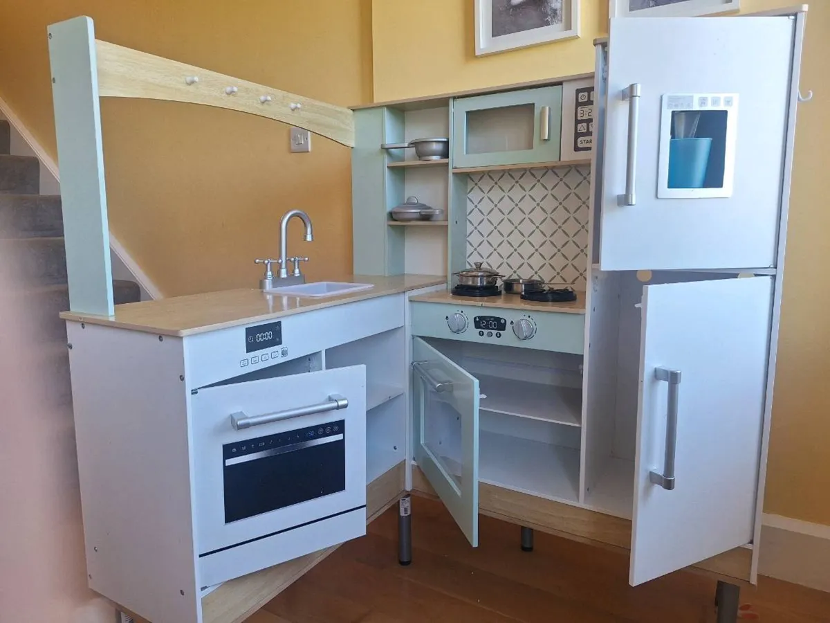 Play Kitchen - Image 1