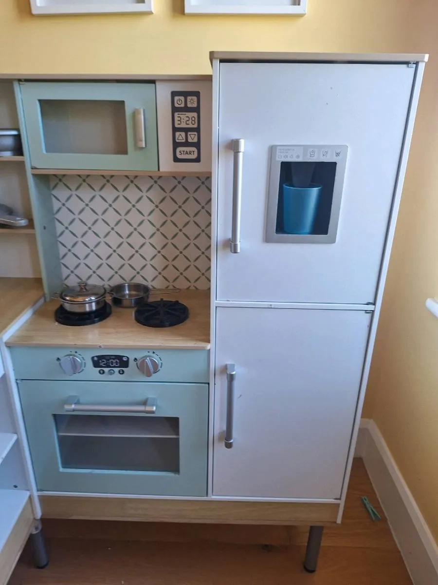 Play Kitchen - Image 2