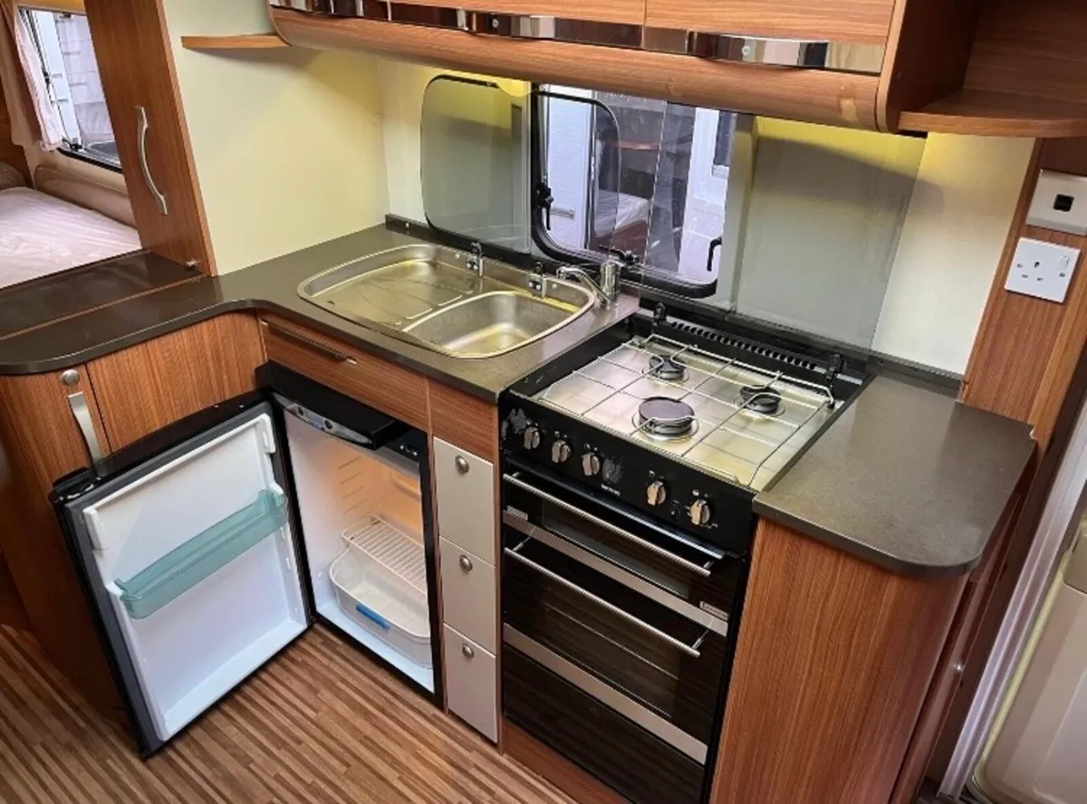 Adria Adora 612DT 6/7 Berth-Solar-2 leisure batter - Image 4