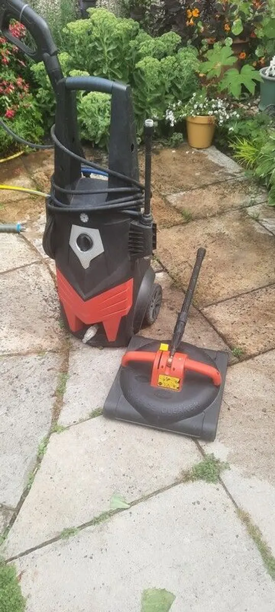 Cold water pressure washer - Image 1