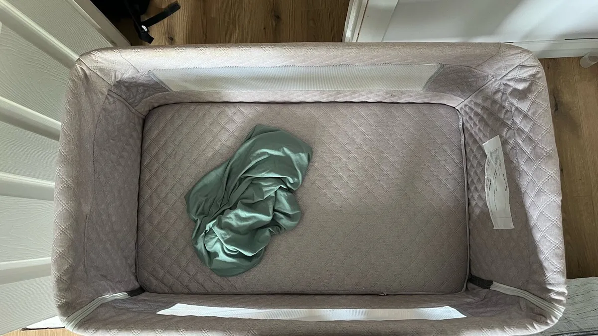 Baby Cot with changing table and wheelss - Image 4