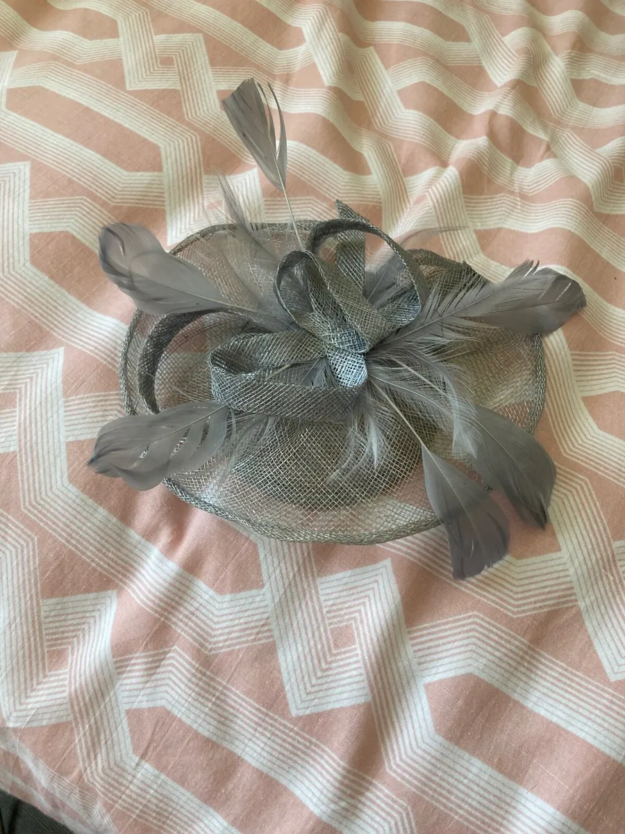 Multiple Headpieces / Fascinators - Image 3