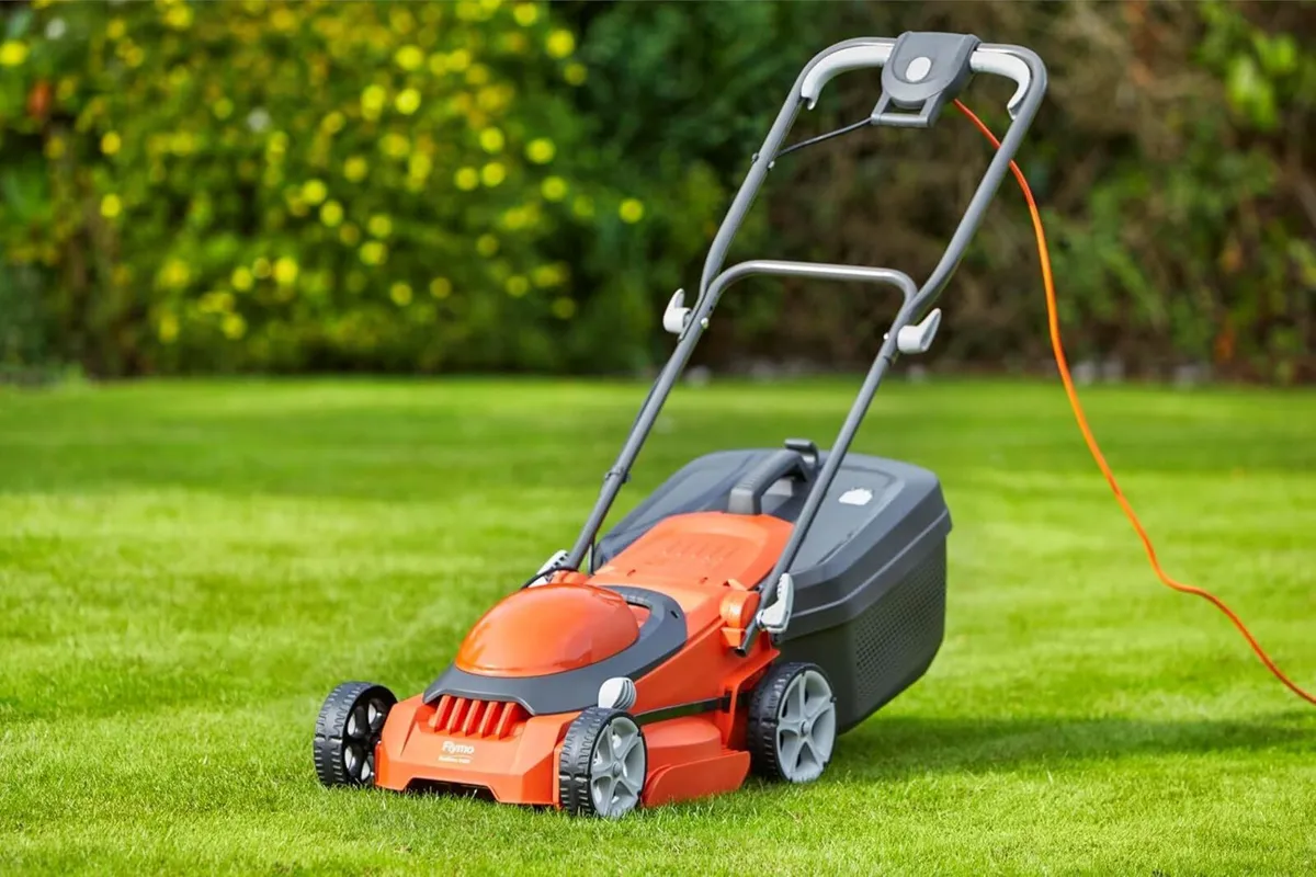 340r Electric Rotary Lawn Mower Cutting - Image 2