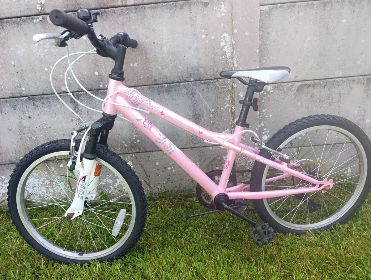 Girls 20 inch bike 6 speed - Image 4