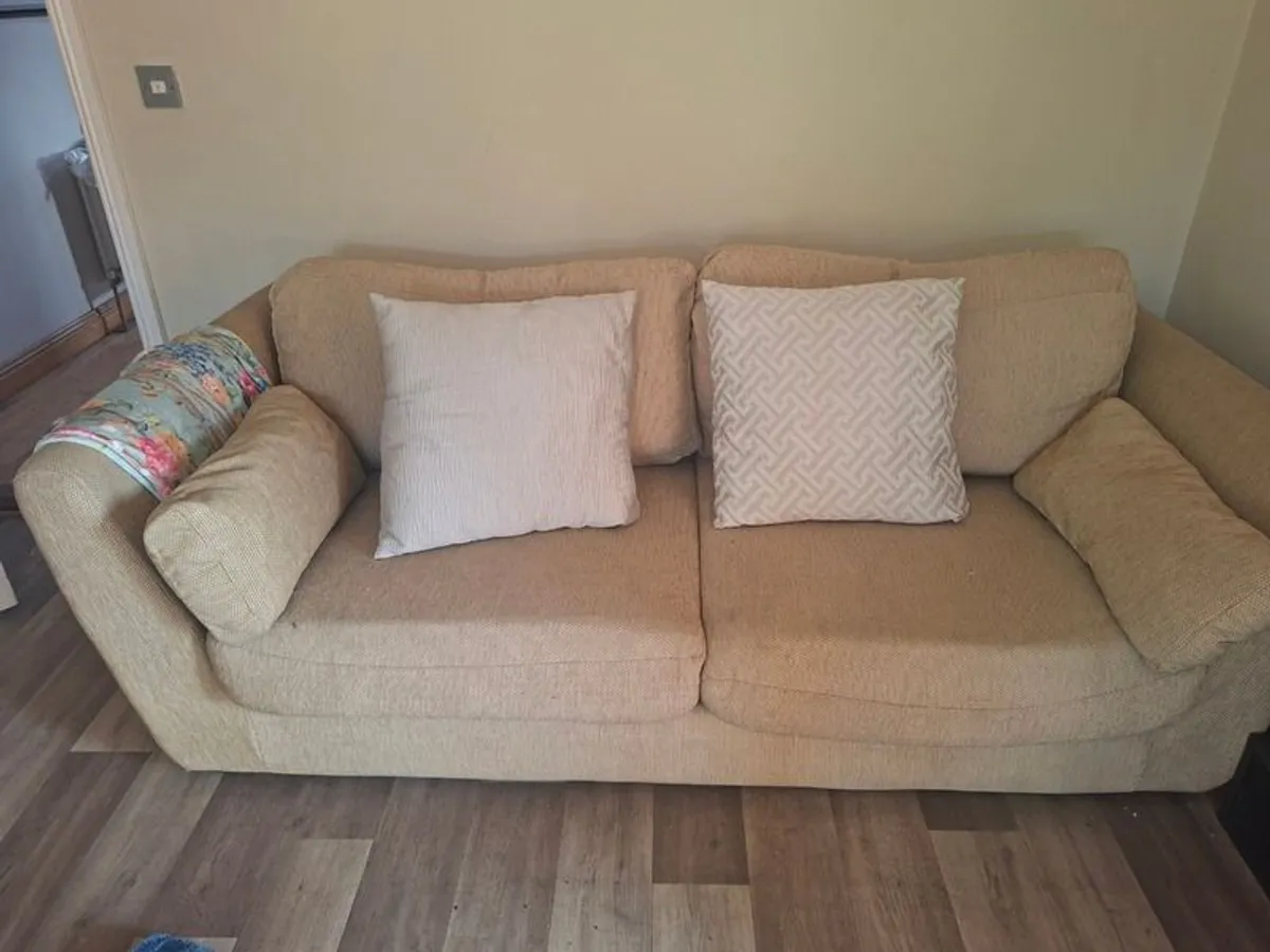 Large couch - Image 2