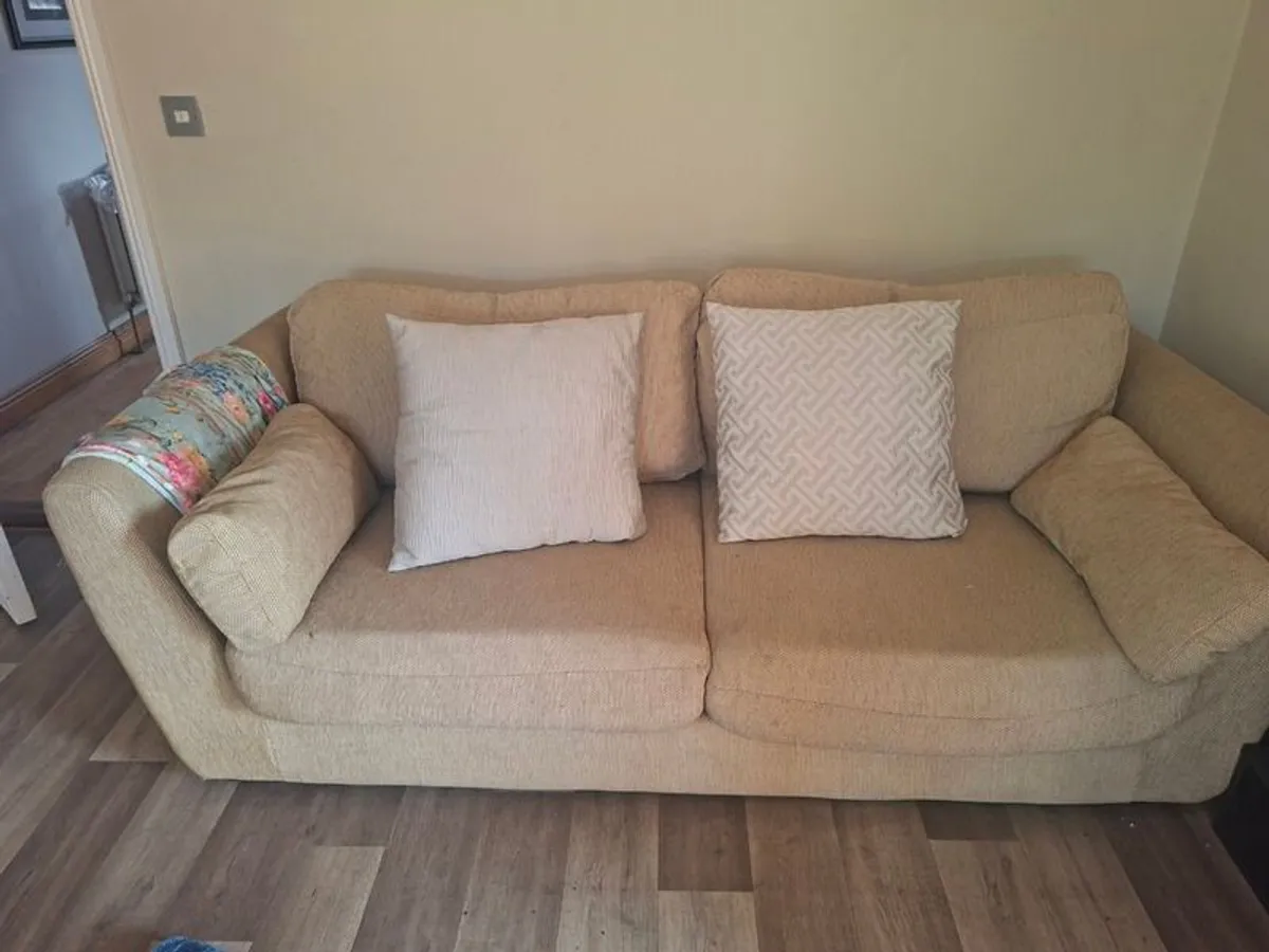 Large couch - Image 3