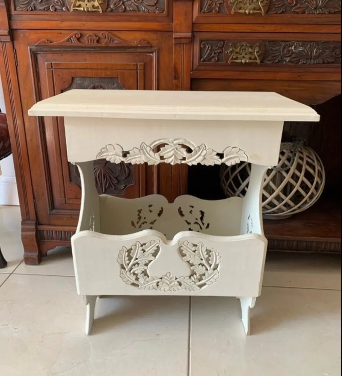 Magazine Stand - Image 1