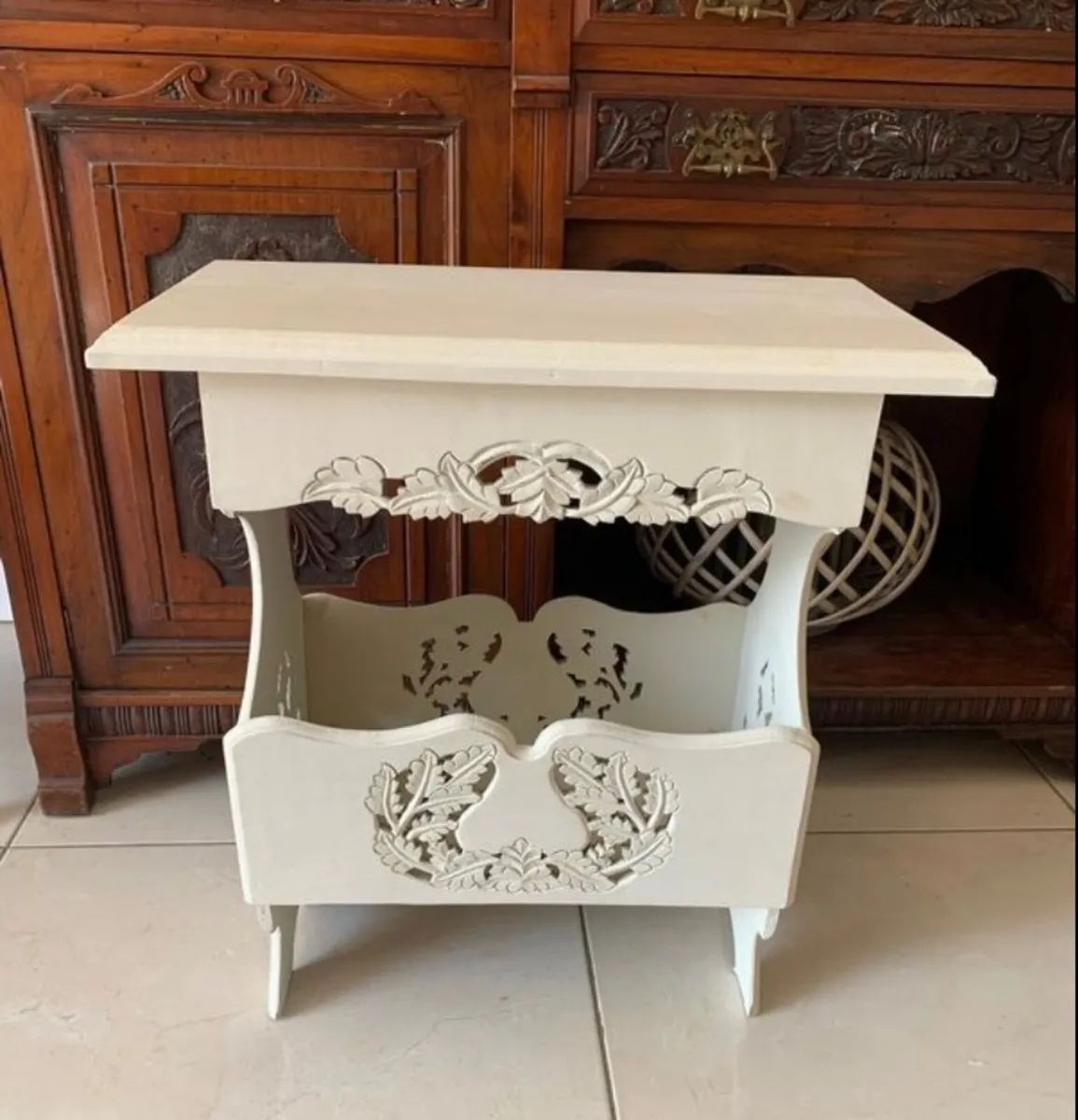 Magazine Stand - Image 2