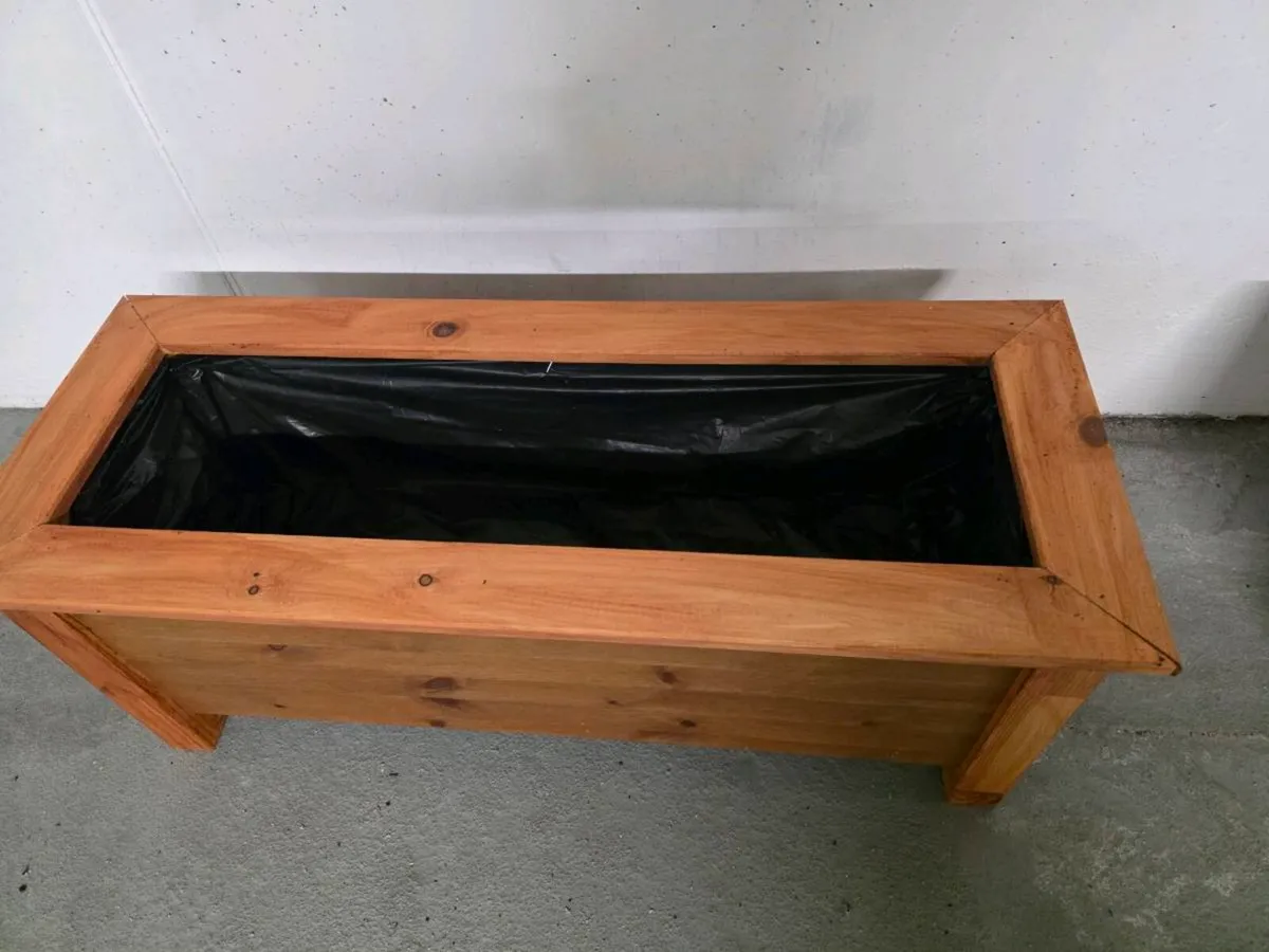 2 wooden planters - Image 4