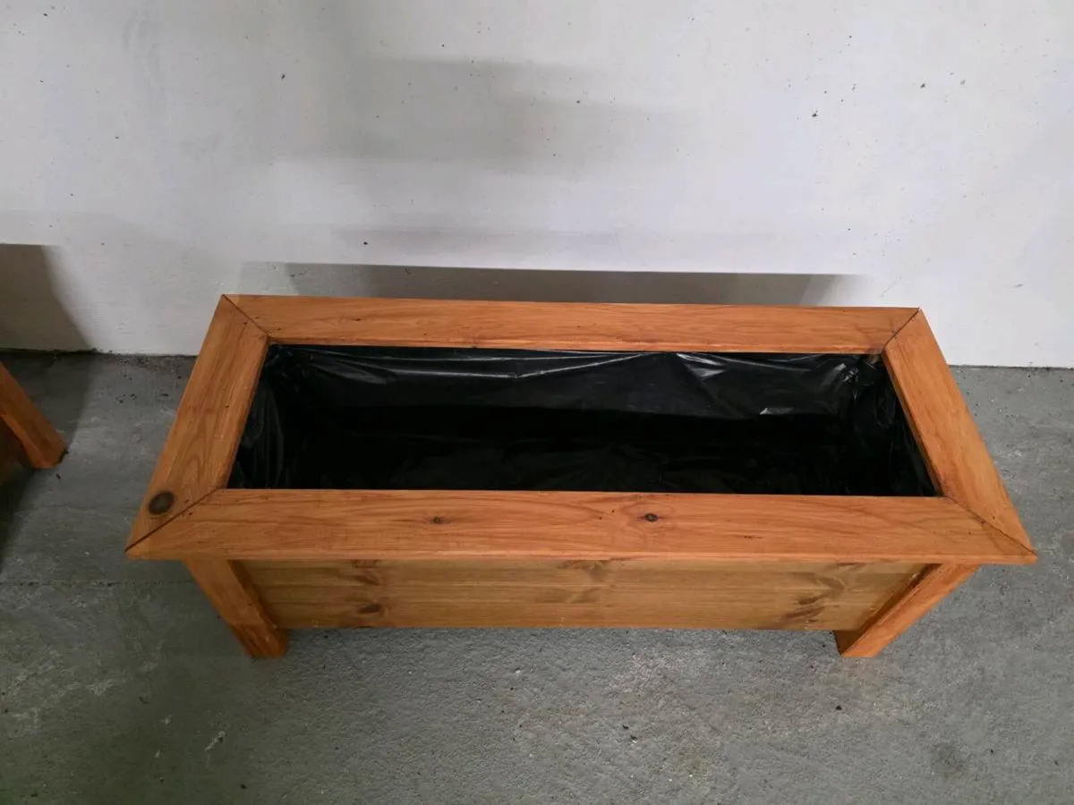 2 wooden planters - Image 3
