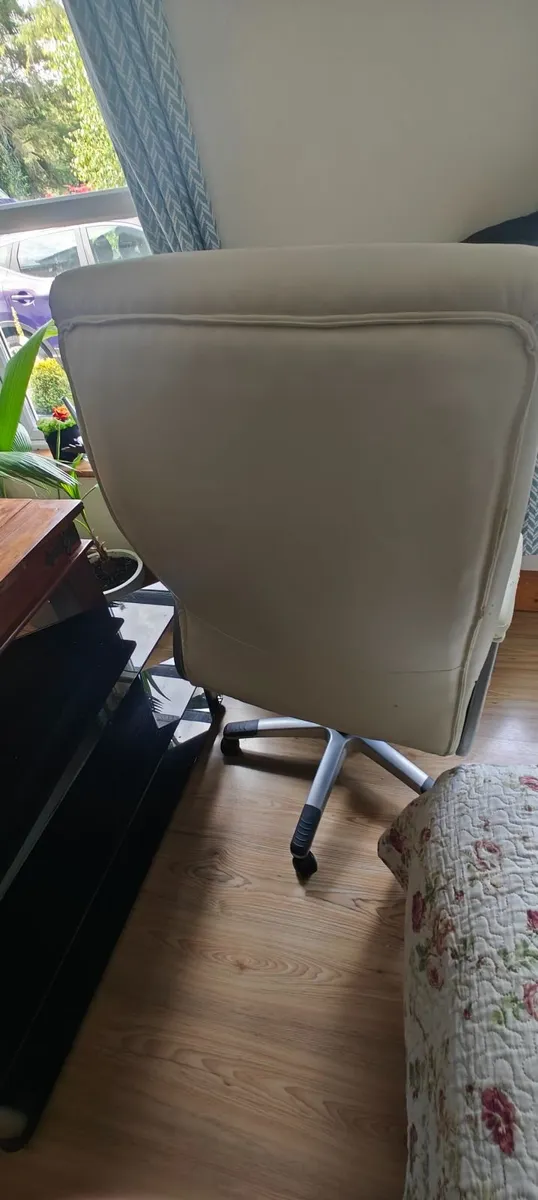 Office chair - Image 2
