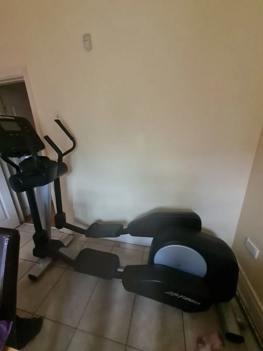Cross trainer - Image 1