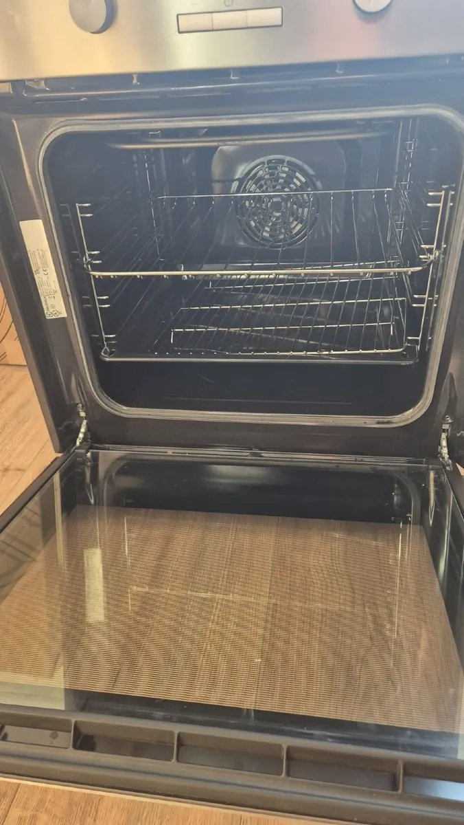Electrolux hob and oven - Image 3