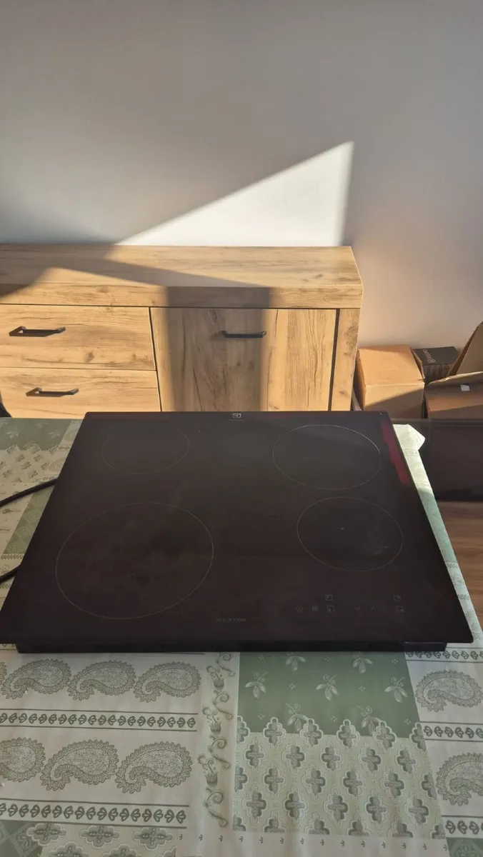 Electrolux hob and oven - Image 4
