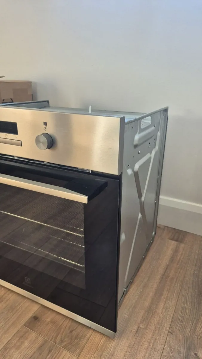 Electrolux hob and oven - Image 2