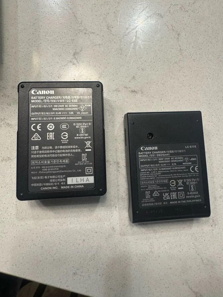 Canon camera battery and Sony np-f fast charger - Image 3